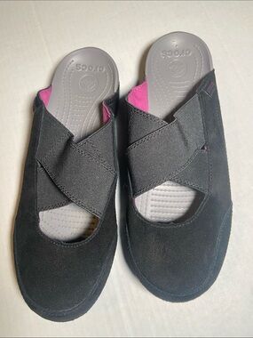 Crocs Clogs in Black Suede
